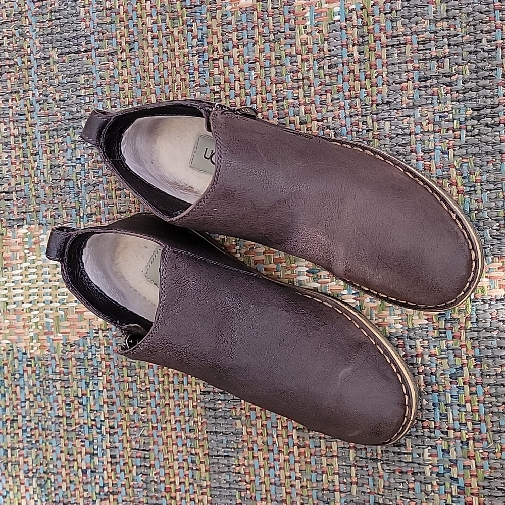 Ugg boots, burgundy, size 9,